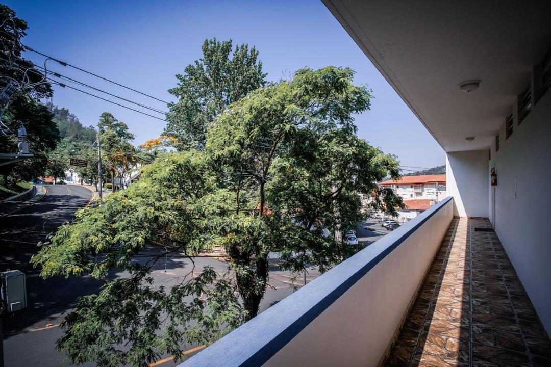 Apto Com Wifi No Centro De Aguas De Lindoia Sp Apartment Exterior foto